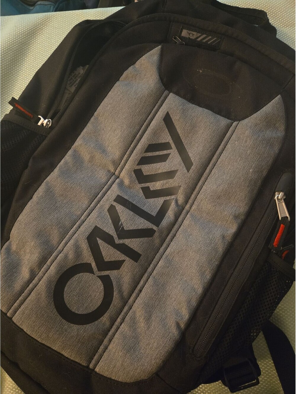 Oakley Enduro 2.0 20L Backpack Black/Heather Grey - Picture 4 of 6